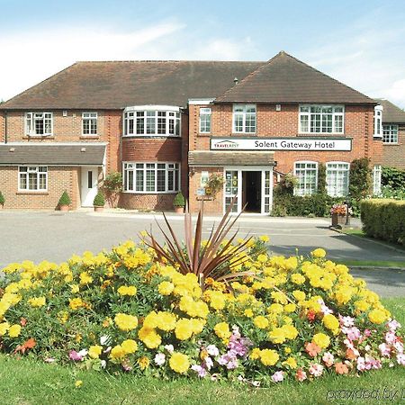 Отель Travelrest Fareham Solent Gateway Экстерьер фото