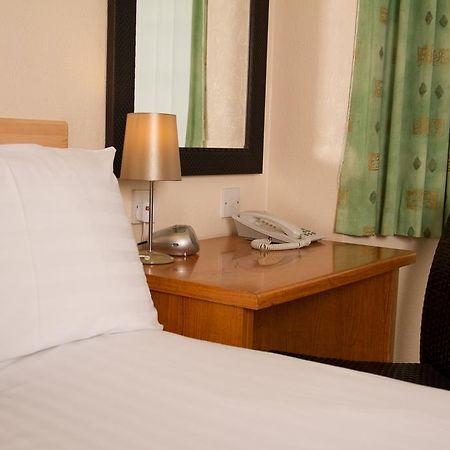 Отель Travelrest Fareham Solent Gateway Экстерьер фото