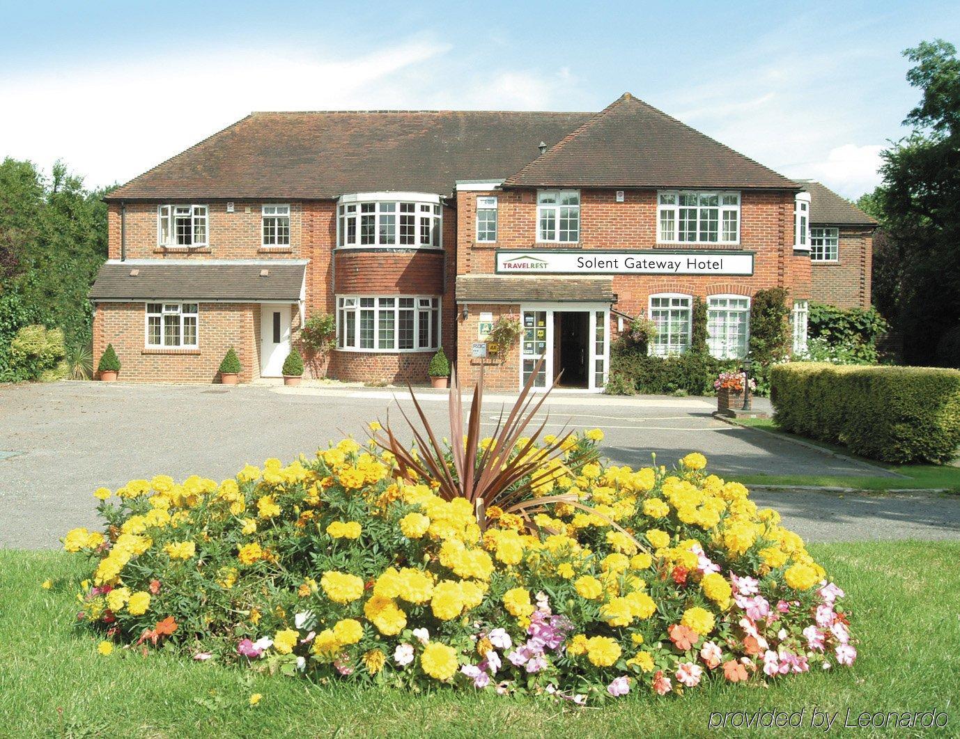 Отель Travelrest Fareham Solent Gateway Экстерьер фото