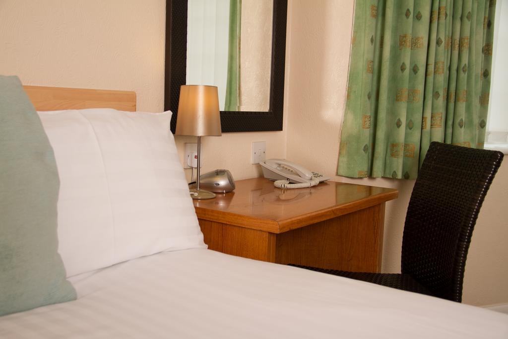 Отель Travelrest Fareham Solent Gateway Экстерьер фото