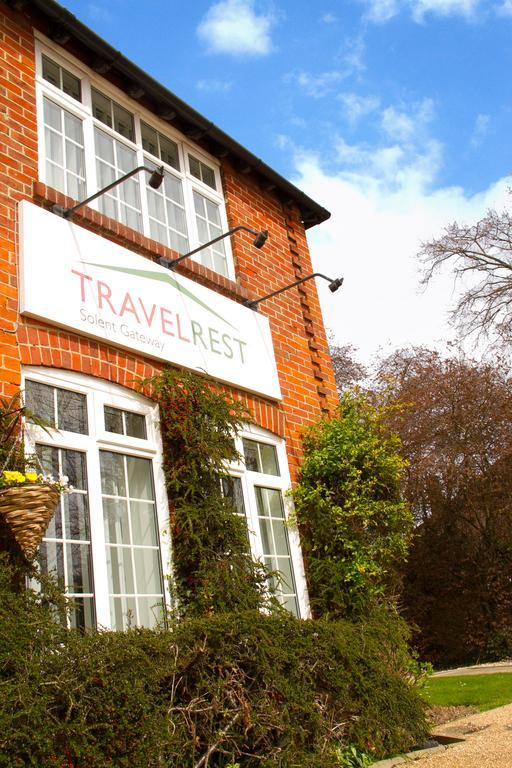 Отель Travelrest Fareham Solent Gateway Экстерьер фото